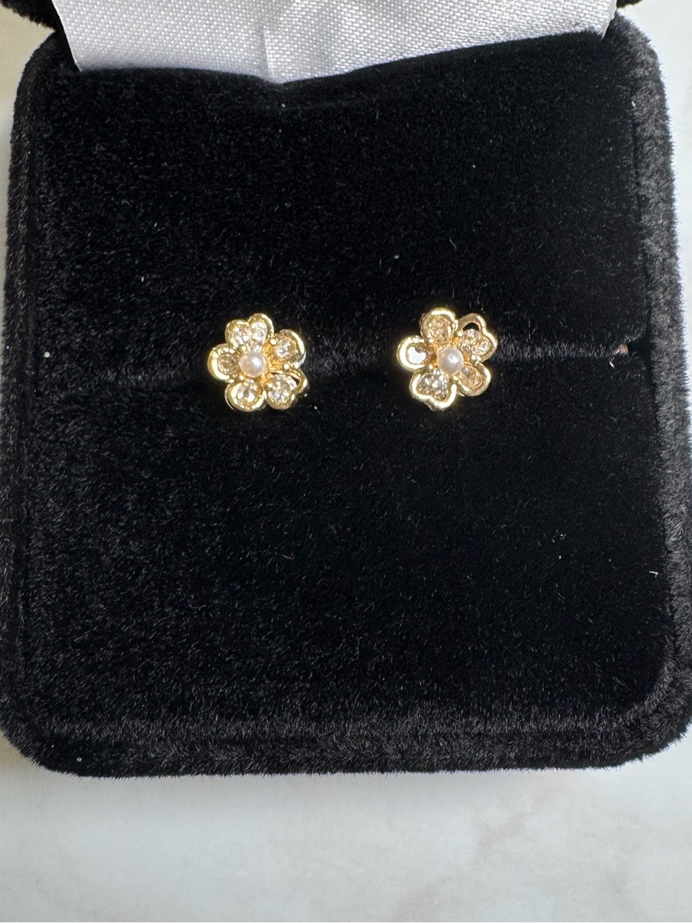 Floral Pearl Center Stud Earrings - Gold